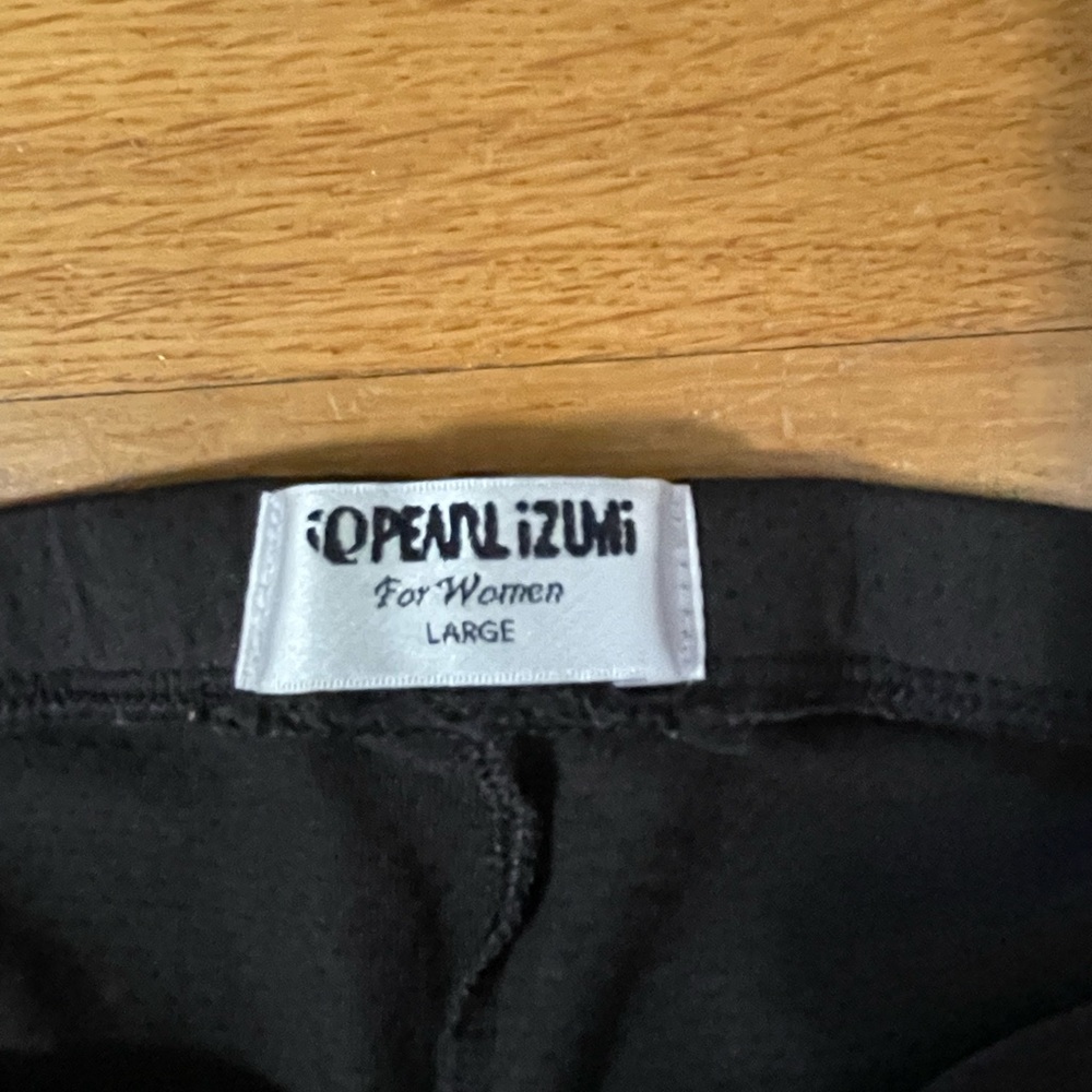 Pearl Izumi Women's Black Bike Shortswith separate padded liner. - Picture 6 of 6